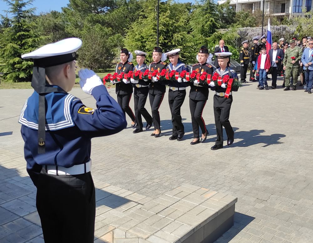 050523-возложение-стела-героев-1