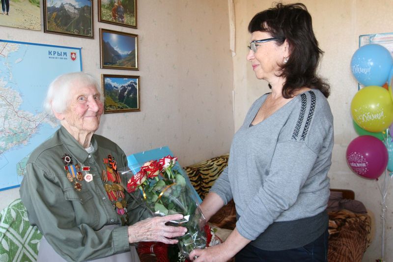 111018-рожкова-100-лет-1